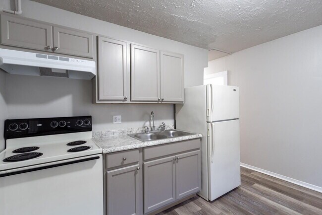 Foto del edificio - EAST SIDE 2 BEDROOM AVAILABLE NOW!