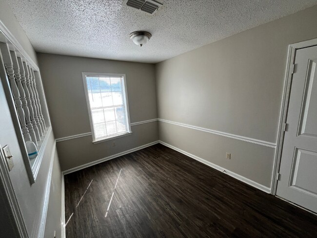 Foto del edificio - Charming 3BR/2BA Memphis Home | Hardwood Floors, 1-Car Garage & Fenced Yard