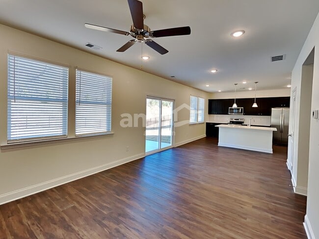 Foto del edificio - 110 Pecan Dr