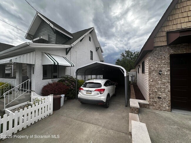 Foto del edificio - 1715 Tripp Ave