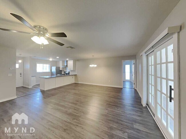 Foto del edificio - 8610 Sagewood Dr