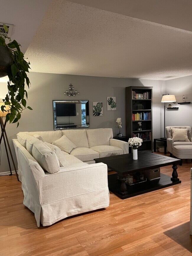 Foto del edificio - 11818 Breton Ct #11
