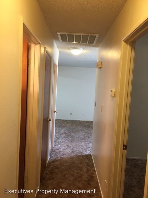Foto del edificio - 3 br, 2 bath House - 7090 Louise Ave