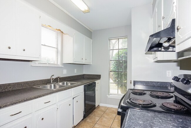 Foto del edificio - 2380 Travis Pines Dr