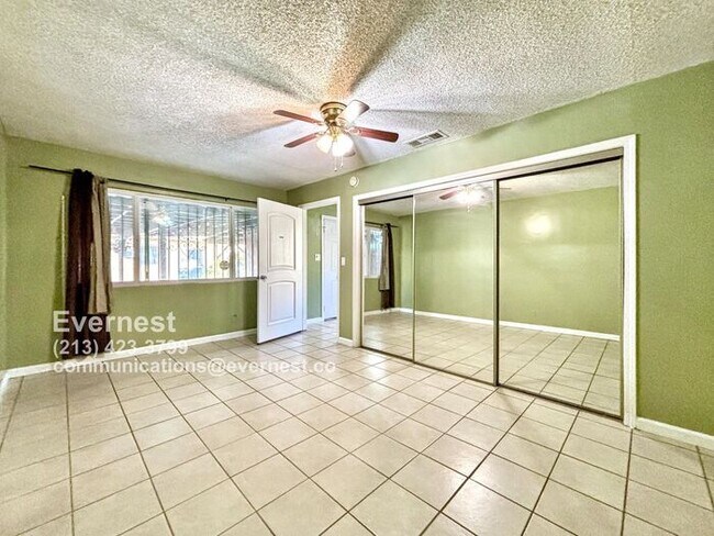 Building Photo - Charming 3-Bedroom Home with Fenced Yard a...