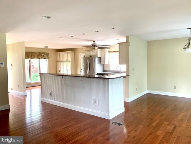 Building Photo - 74 Tarragon Ln