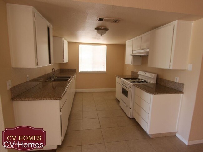 Building Photo - 5 br, 2 bath House - 2525 S. 10th St.