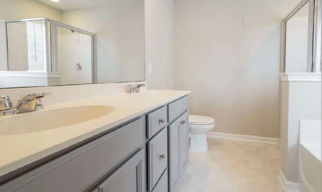 Building Photo - 777 Redbud Ln