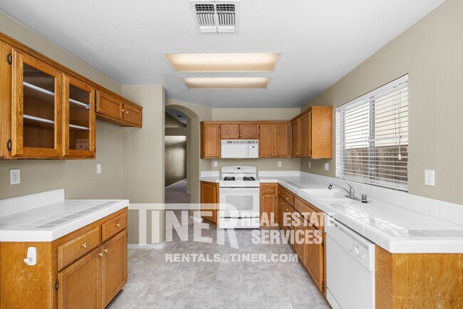Building Photo - Contemporary Antelope Three Bedroom Home -...