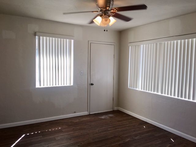 Foto del edificio - 2124 E 10th St