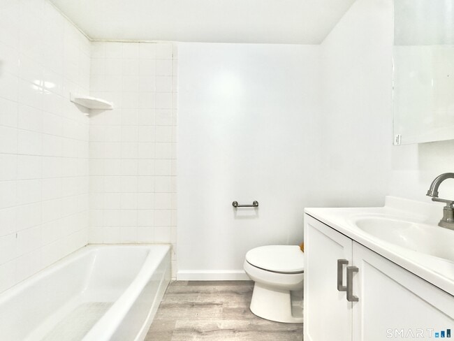 Foto del edificio - 44 Highview Ave