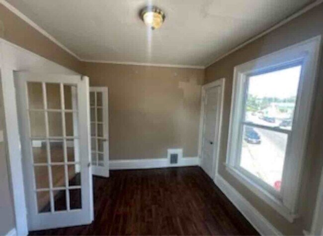 Foto del edificio - 2409 N Farwell Ave
