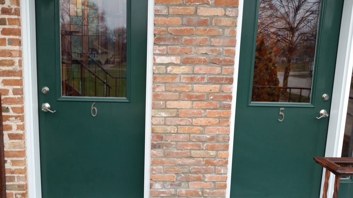 Private Entrance 1st Floor - 401 N Broadway