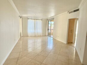 Building Photo - 210 E Flamingo Rd