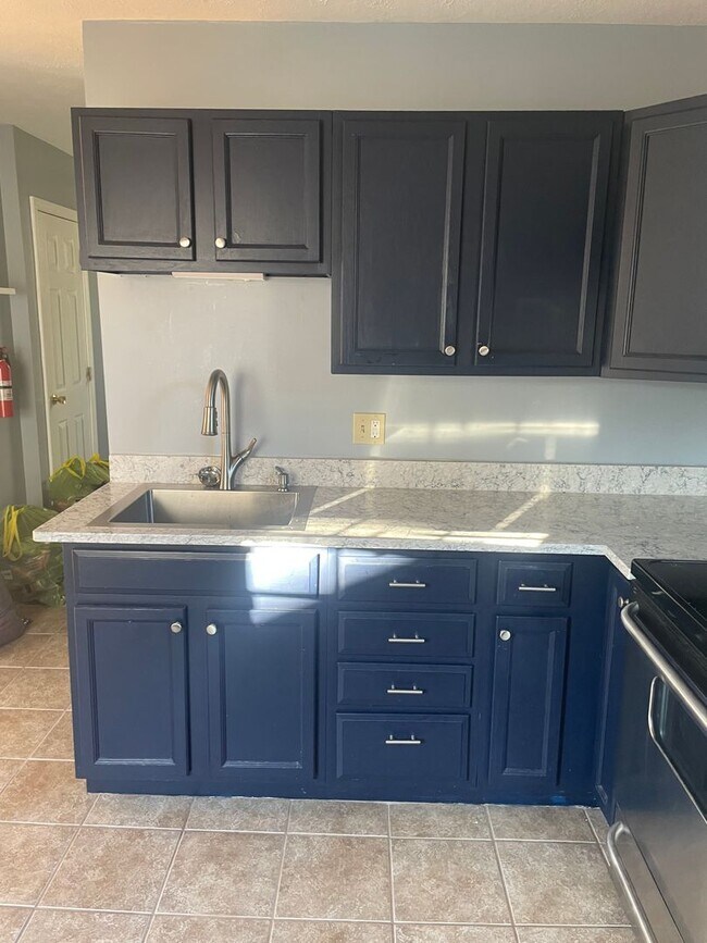 Foto del edificio - Beautiful 2BR/1BA Condo Available January 16th!!!  Great Portland Location!!!