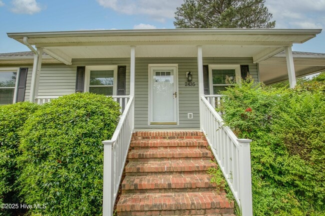 Building Photo - 2435 Longleaf Dr SW