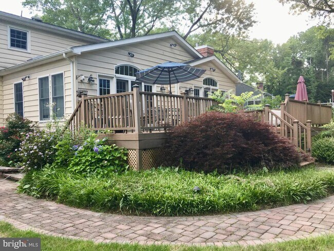 Building Photo - 328 Dodds Ln