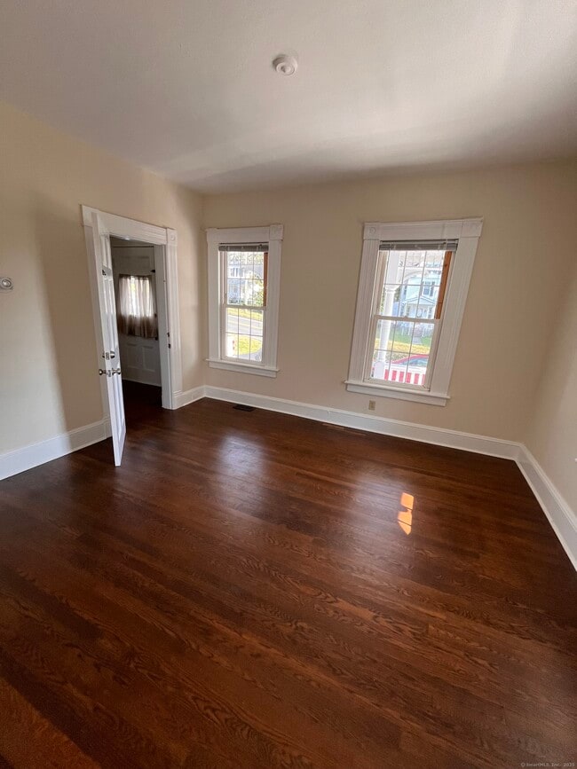 Building Photo - 702 Farmington Ave