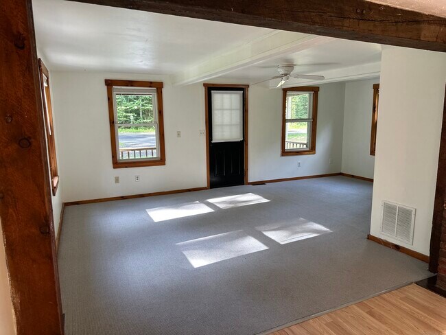 Foto del edificio - 734 Old Clinton Rd