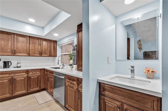 Photo - 607 Village Lake Dr House