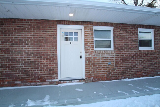 Foto del edificio - Beautifully remodeled and completed 1 bedroom apartment. FREE MONTH OF RENT!*