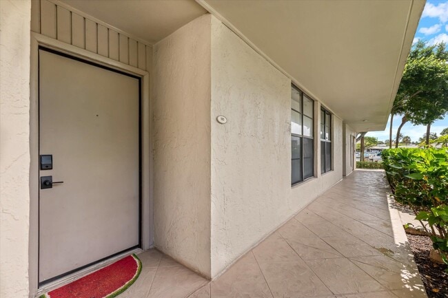 Building Photo - 21 Royal Palm Way