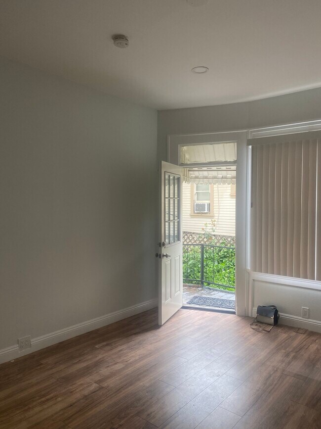 Foto del edificio - 102 Parkwood Drive, Unit 100 Parkwood- Unit 2