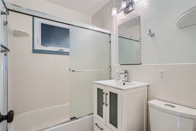 Building Photo - 718 Tennyson St