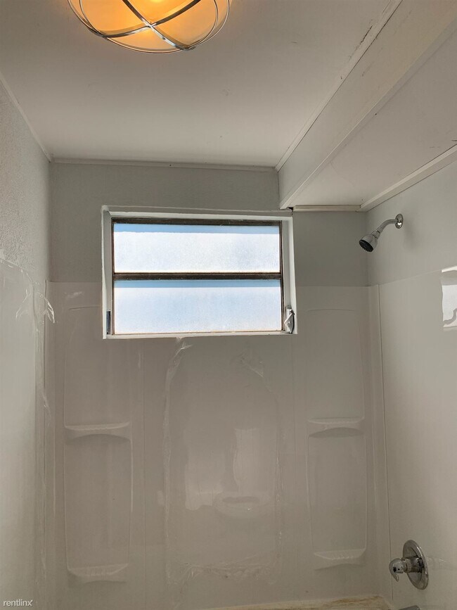 Foto del edificio - 2 br, 1 bath 4plex - 1006 West 25th Street 1