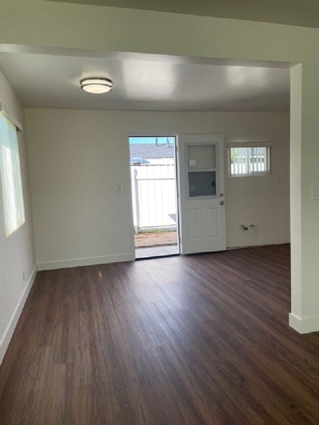 Building Photo - Lovely 1 story, fully remodeled house
