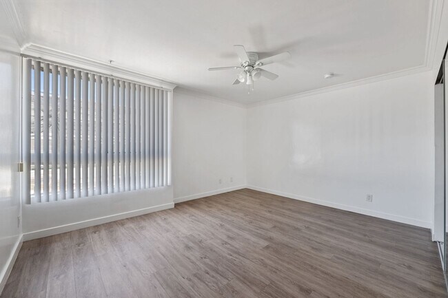Foto del edificio - 6042 Barton Ave