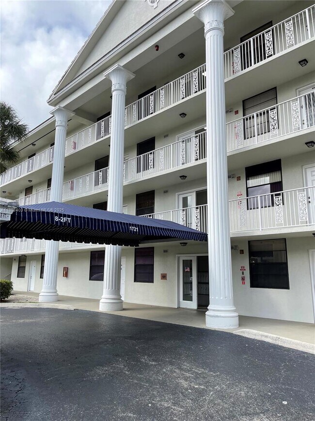 Building Photo - 1721 Whitehall Dr