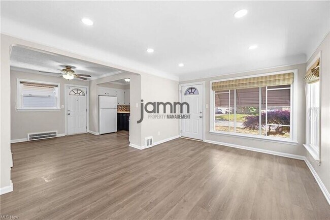 Foto del edificio - 1653 Woodhurst Ave