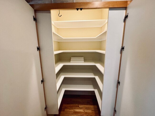 Building Photo - *INCOME POTENTIAL* Entire Beautiful "5 BR"...