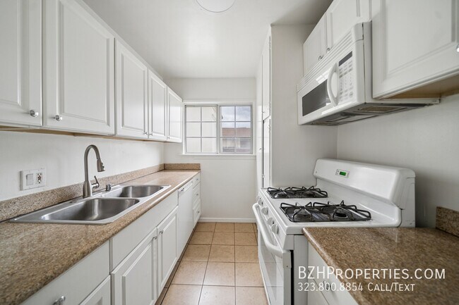 Foto del edificio - 1051 S Holt Ave