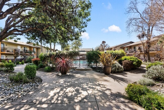 Foto del edificio - 2580 Homestead Rd