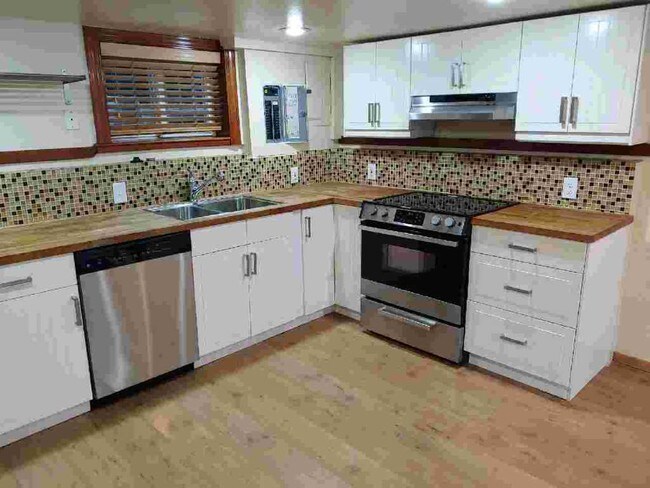 Kitchen - 2409 SW Findlay St