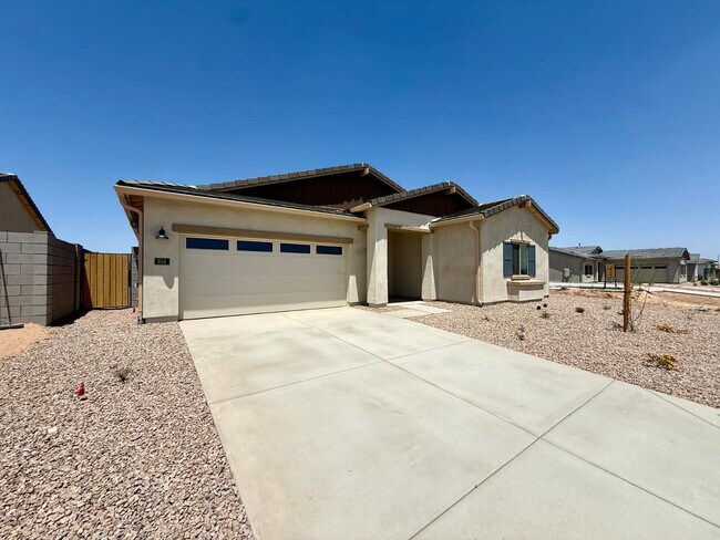 Building Photo - 634 W Red Hawk Ct
