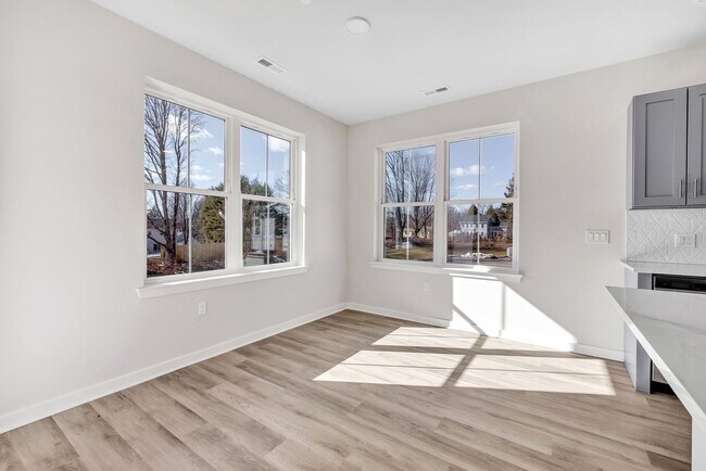 Interior Photo - Kinsley