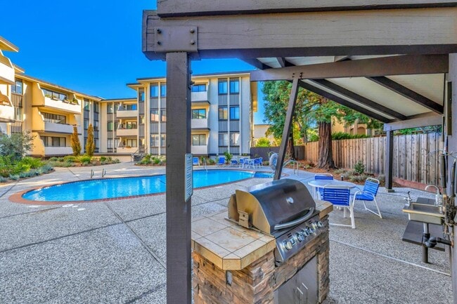 Building Photo - 1515 Floribunda Ave