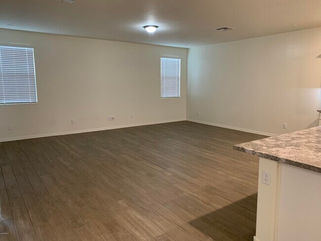 Foto del edificio - 8813 W Jefferson St