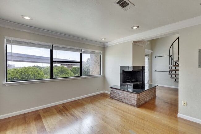 Building Photo - 8888 Tallwood Dr