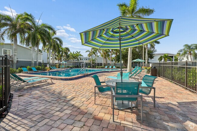 Área de la piscina - Cypress Winds Apartment Homes