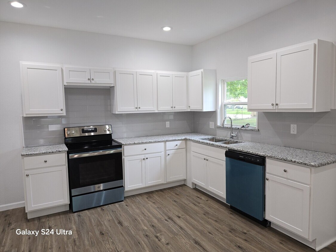 Building Photo - 104 Greathouse