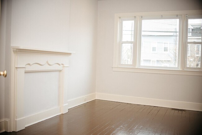 Building Photo - 331 N 3rd St