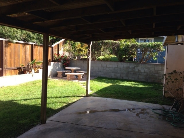 Foto del edificio - Downtown Del Mar Duplex with garage and yard.