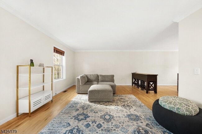 Foto del edificio - 112 Peapack Rd