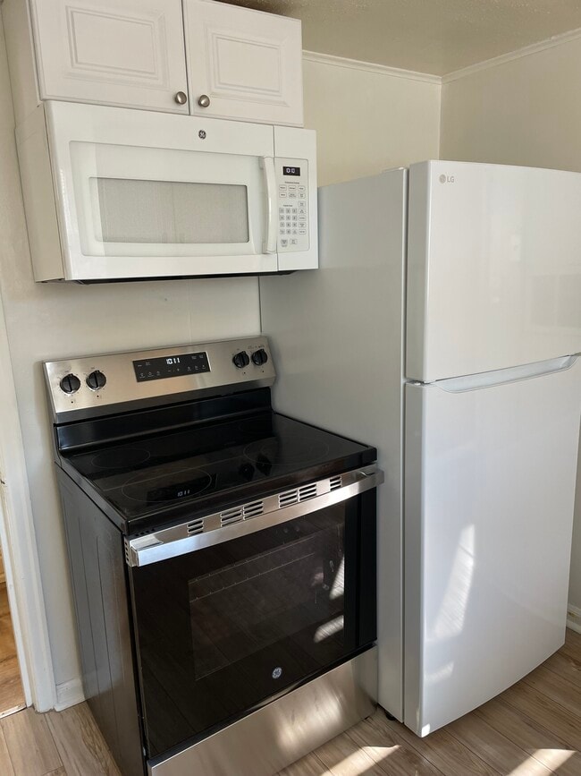 Building Photo - 217 N Dakota St