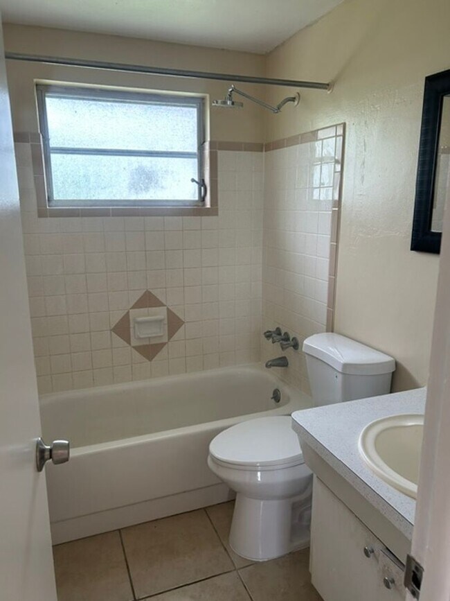 Building Photo - 2527 Cheval Dr