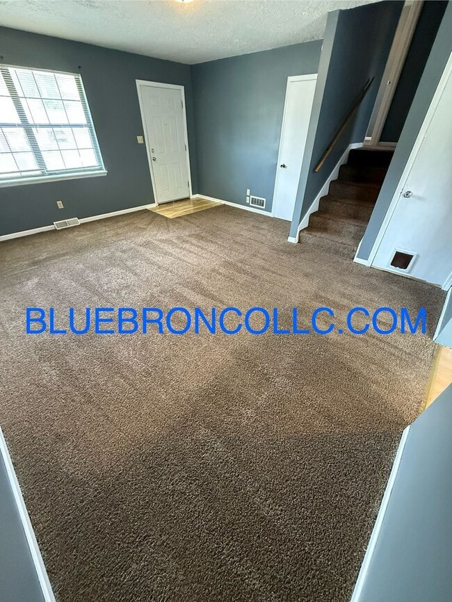 Building Photo - Spacious 3-Bed, 2-Bath Multi-Level Home in...